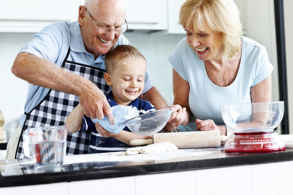 images_2762017_grandparents_and_kid_cooking.jpg